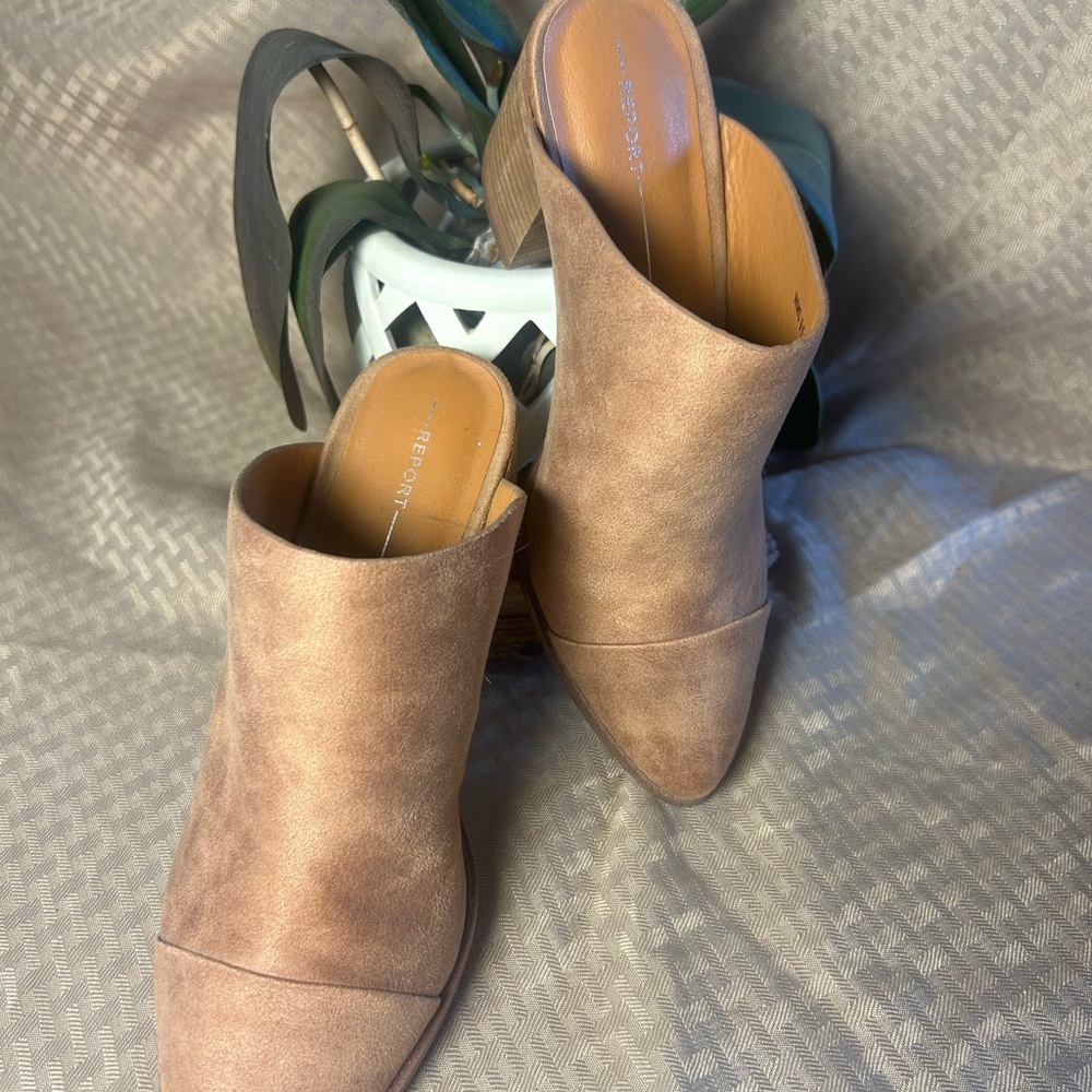 Report Toni 9.5 Tan Suede Mules Classic Design